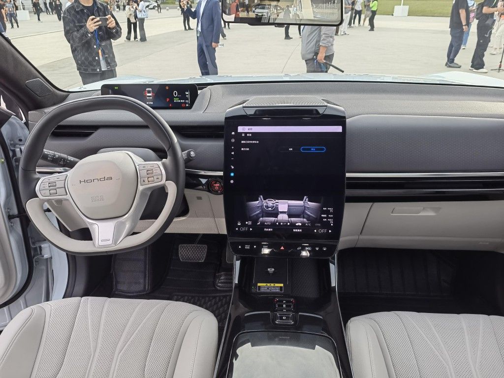 广汽本田P7劲爆价1999万元起冰球突破豪华版那么豪华那么美！(图3)