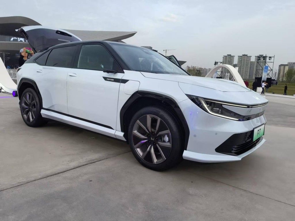 广汽本田P7劲爆价1999万元起冰球突破豪华版那么豪华那么美！(图7)