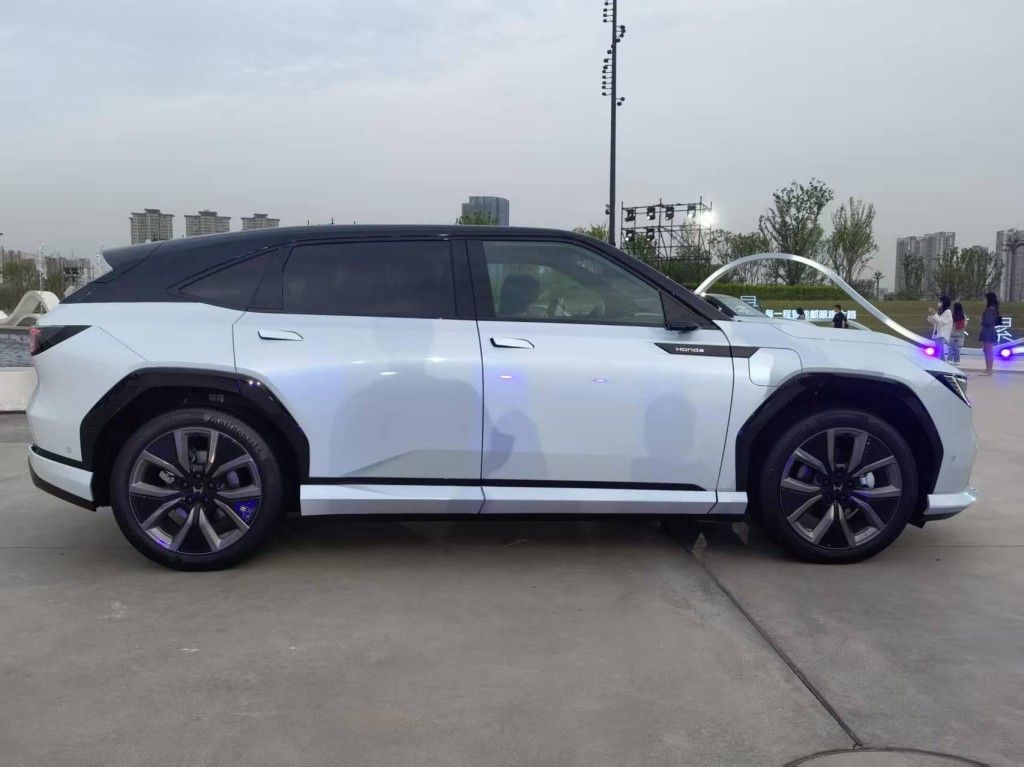 广汽本田P7劲爆价1999万元起冰球突破豪华版那么豪华那么美！(图9)