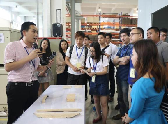 巴斯特的极致天窗工艺冰球突破豪华版遇见伟(图3)